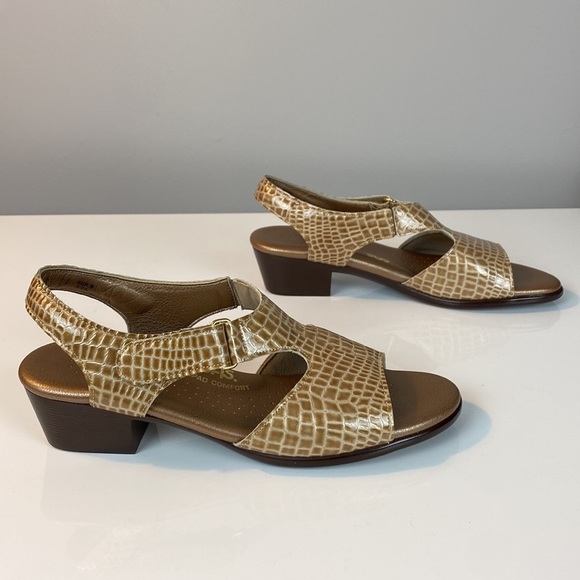 SAS Suntimer Heel Strap Sandal in Beige Croc Color Size 7S(slim) - Picture 2 of 15